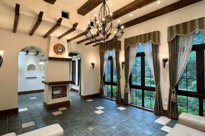  Luxury 5-Bedroom Villa Close to SAS School