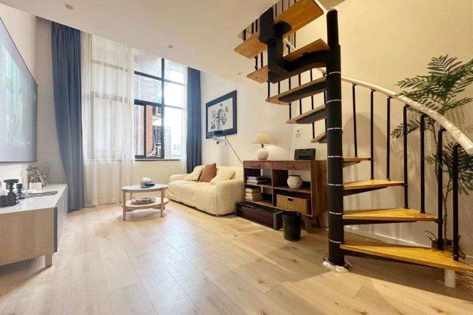 Unique duplex nice modern cozy big 1 br 10K golden location M2/7/14 Jing'an 