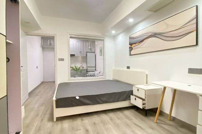 Nice 1br/2lr @jiangsu rd sta 5.2k