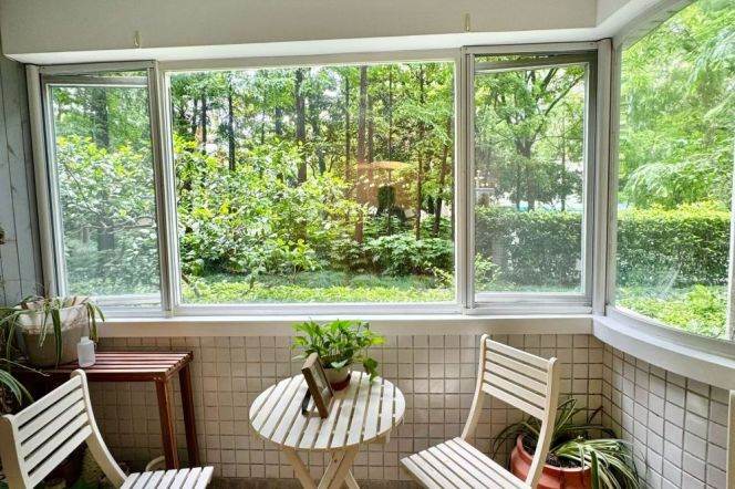 3 Brs, 2 Baths, Floor heating/Gym/Swimming pool, 138 sqm @ Hongbaoshi metro L10