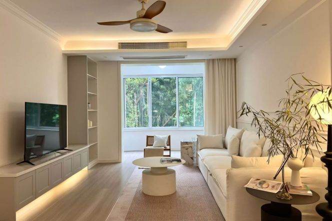 Changning L2 newly renovated 3 br Apt &huge yard &oven 18K