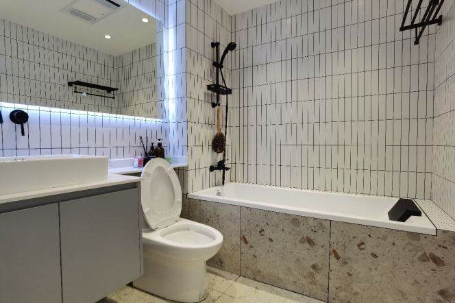 modern 3brs nice balcony floor heating near Zhong shan park line 2,3,4 su zhou river only 22K