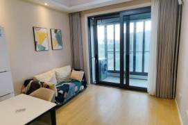 Bright 1 br with balcony next HuiLi School ,easy to NYU + Wellington shanghai . L6/8/11