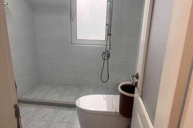 Jiaotong University 2bers apartment with a fixed parking space, self-occupied and fully decorated