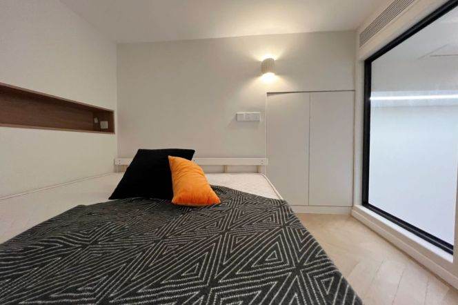 Short Term bright sunny 1 br 10K nice modern decoration golden location M2/7/14 Jing'an 