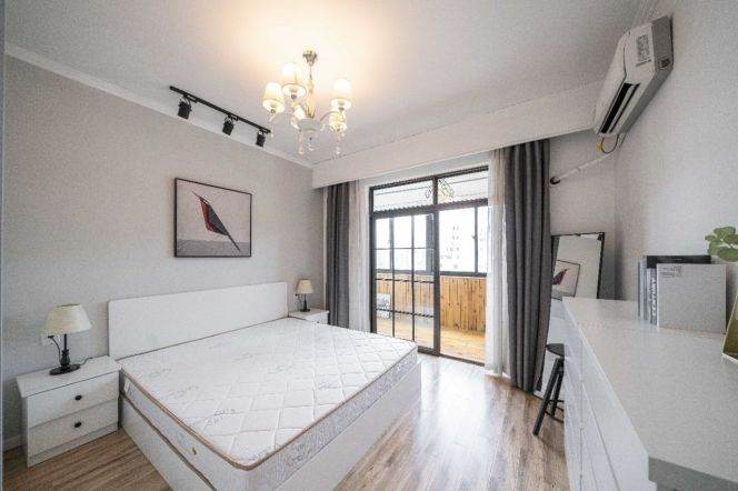 High-rise 2br Apt close to Jing'an Temple