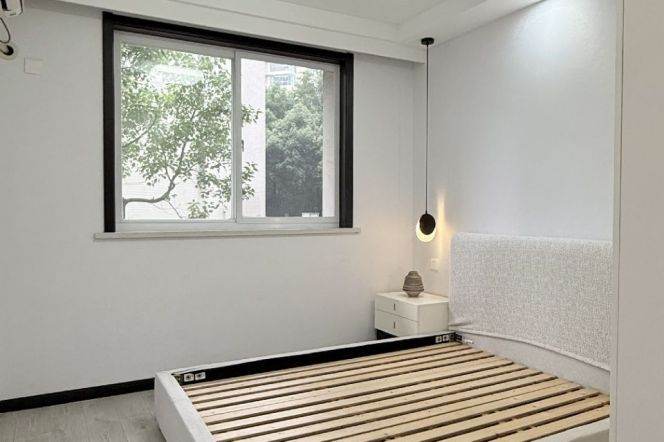 120 sqm 2 br+2 bath newly renovated Apt &oven/Xinhua rd 13.8K
