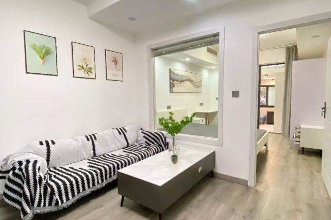 Nice 1br/2lr @jiangsu rd sta 5.2k