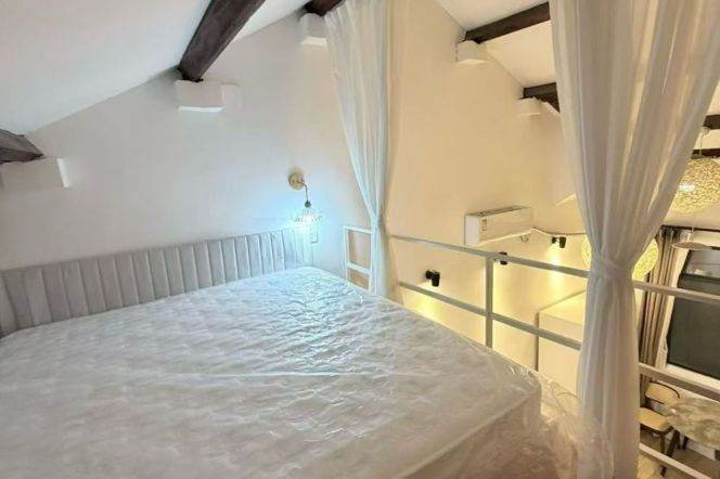 Jiaotong University 1BR apartment with terrace