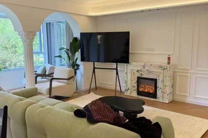 Modern decoration 3brs with floor heating and balcony nearby  famous Xintiandi and Tianzifang 