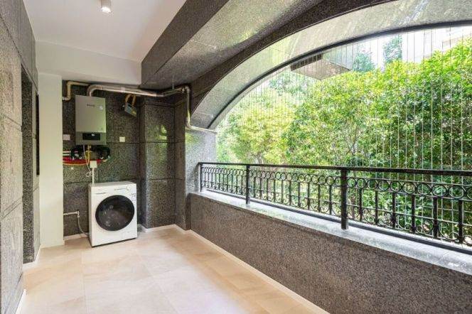 Modern decoration 2brs with floor heating and balcony nearby  Su zhou river