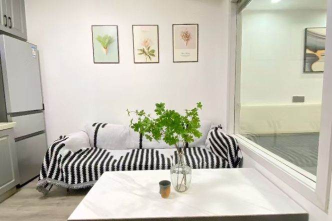Nice 1br/2lr @jiangsu rd sta 5.2k