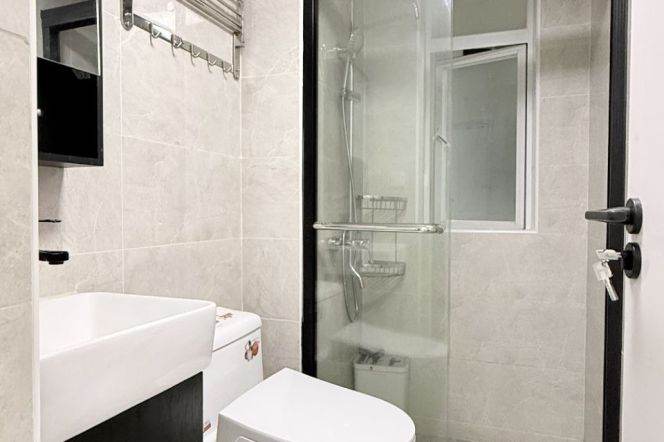 120 sqm 2 br+2 bath newly renovated Apt &oven/Xinhua rd 13.8K