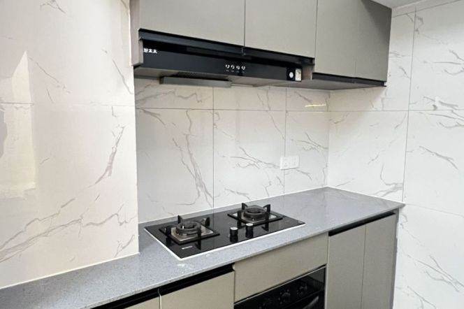 3 br 140 sqm chic Apt &elevator &floor heating &oven/changshu rd 15.5K