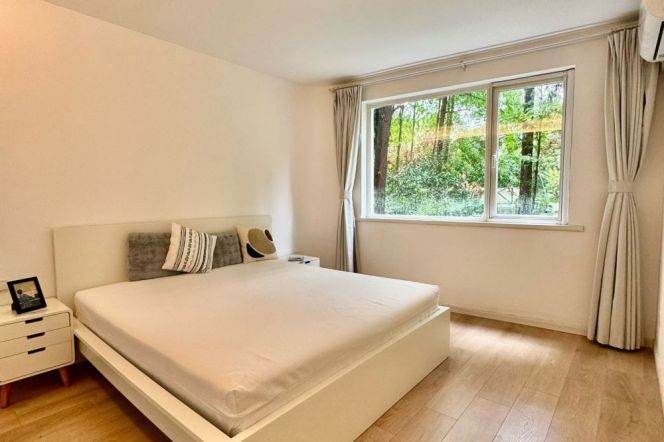 3 Brs, 2 Baths, Floor heating/Gym/Swimming pool, 138 sqm @ Hongbaoshi metro L10