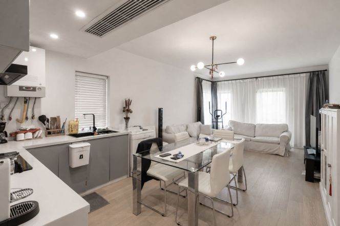 Embassy Court floor heating 2+1brs/2lv/2ba apt with balcony; L10