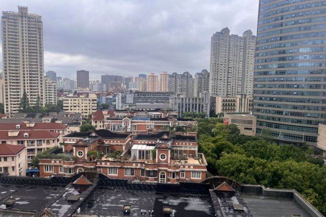 Jiaotong University 2bers apartment with a fixed parking space, self-occupied and fully decorated