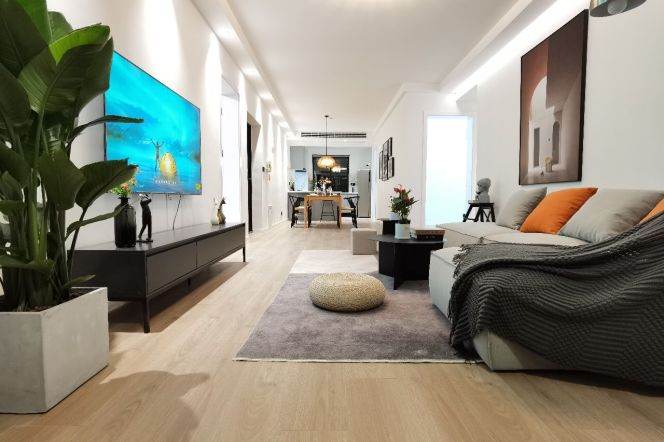 modern 3brs nice balcony floor heating near Zhong shan park line 2,3,4 su zhou river only 22K
