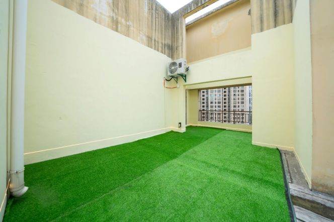 Jing'an District, top-floor large flat, with an oversized terrace, entire floor, and parking space