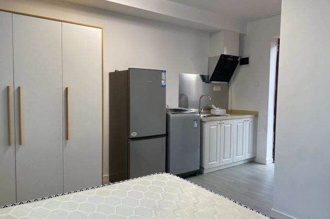 1Studio near line 10 N.Si'chuan Rd and Fu'dan Uni can long and short term lease