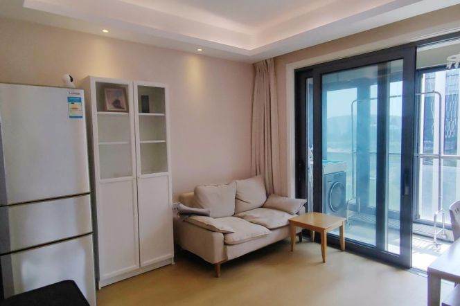 Cozy  1 br with balcony easy to QianTan Bund+ NYU shanghai. L6/8/11 Oriental sports center 