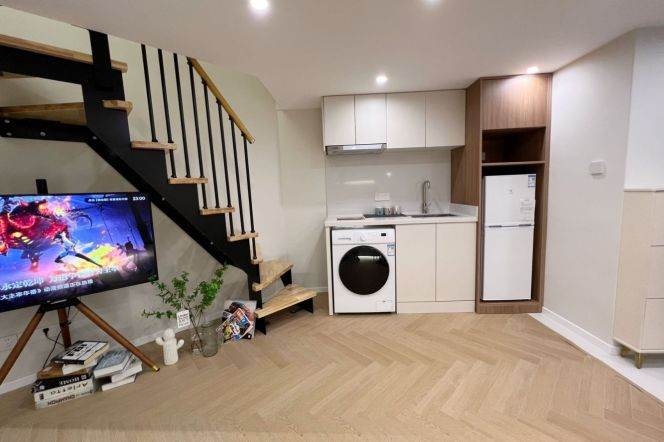 Short Term bright sunny 1 br 10K nice modern decoration golden location M2/7/14 Jing'an 