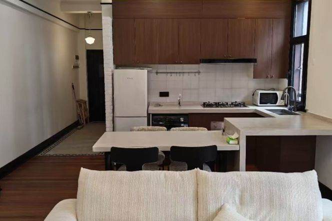Middle Huaihai rd elevator 2BR 2BATH apartment