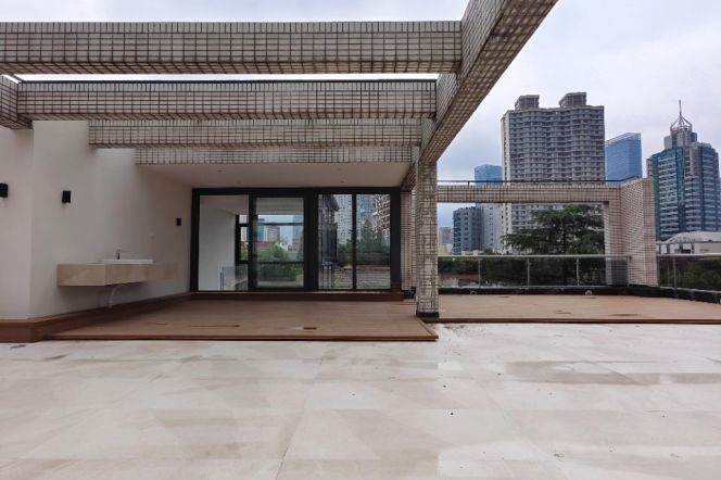 Anfu Road rare top-floor duplex with a separate large terrace and a high-ceilinged living room.