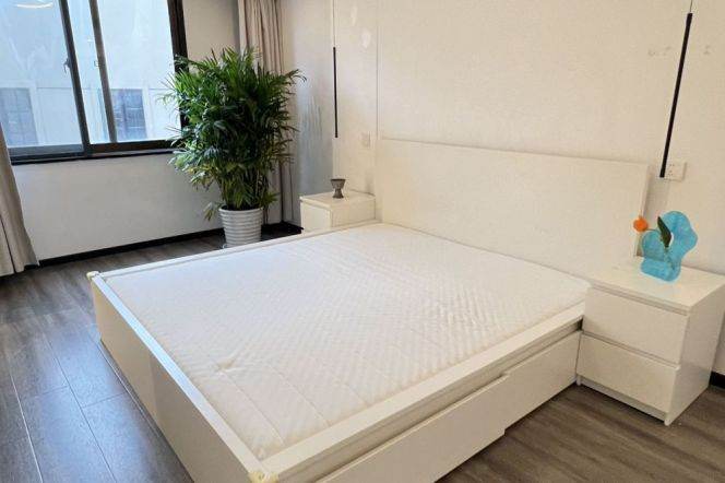 3 br 140 sqm chic Apt &elevator &floor heating &oven/changshu rd 15.5K