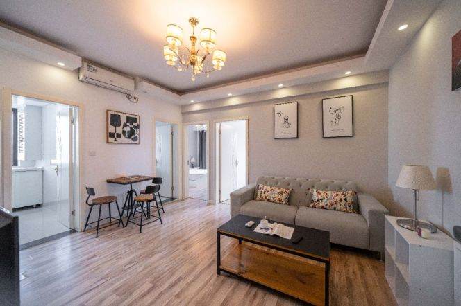 High-rise 2br Apt close to Jing'an Temple