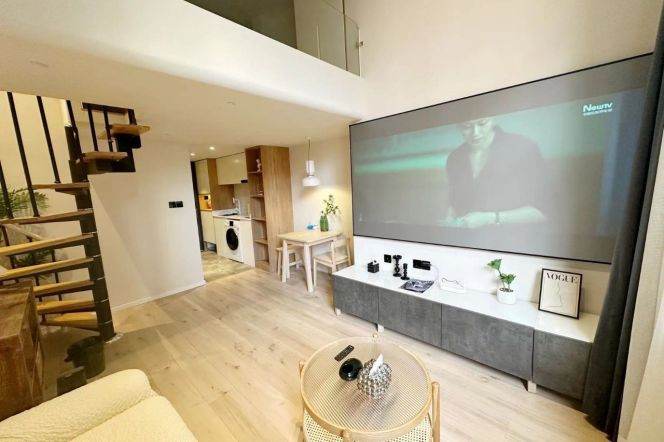 Unique duplex nice modern cozy big 1 br 10K golden location M2/7/14 Jing'an 