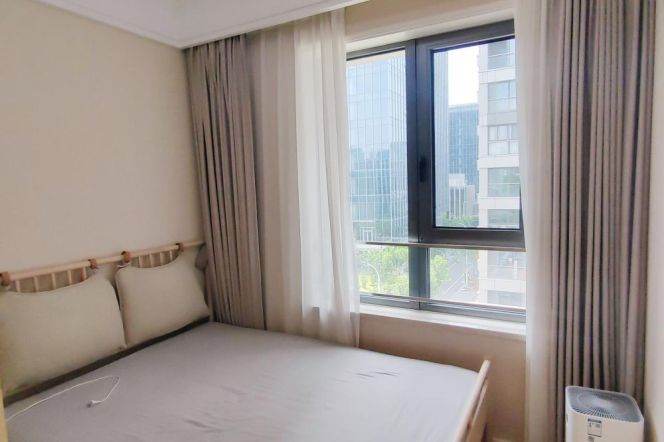 Cozy  1 br with balcony easy to QianTan Bund+ NYU shanghai. L6/8/11 Oriental sports center 