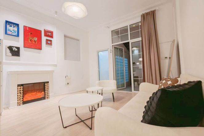 Middle Huaihai rd 1BR with yard