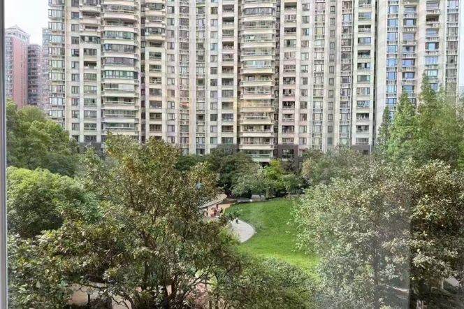 Modern decoration 3brs with floor heating and balcony nearby  famous Xintiandi and Tianzifang 