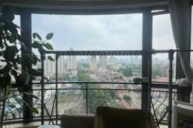 The Summit offers a large 3bers apartment with central heating. It has a good value for money.