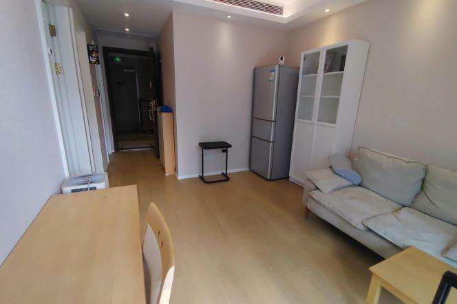 Cozy  1 br with balcony easy to QianTan Bund+ NYU shanghai. L6/8/11 Oriental sports center 