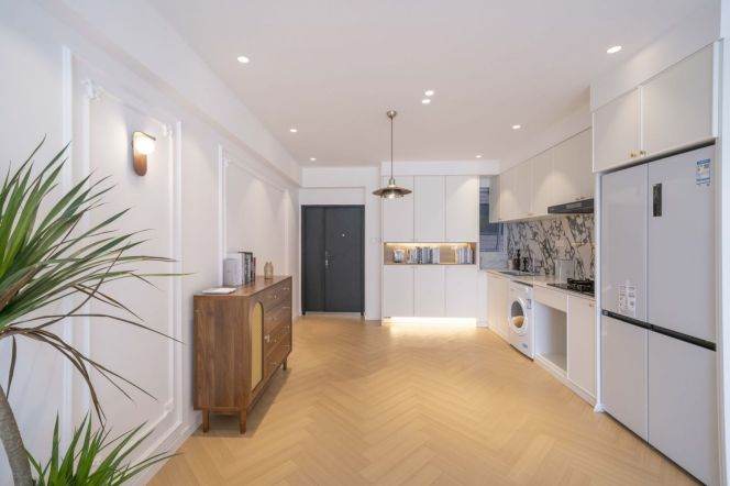 brand new 3brs floor heating brand new furniture near line 1,4,9,11 Xujiahui park 23K