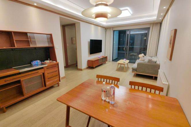Cozy 2 br 3 mins walking to NYU ShangHai, easy to L 6/8/11 Oriental sports center St.
