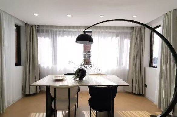 High rise modern bright spacious 2br flat @  line 2,15 Changning