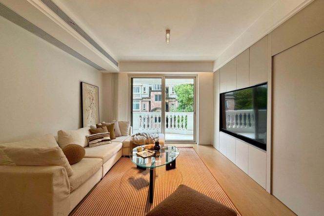 Modern 3 br in XuHui. 3 mins walking to L3/4/10 HongQiao Rd St