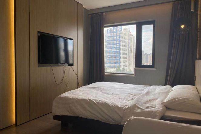 2BR with elevator near line 2/11 Jiang'su Rd and Colombia Garden