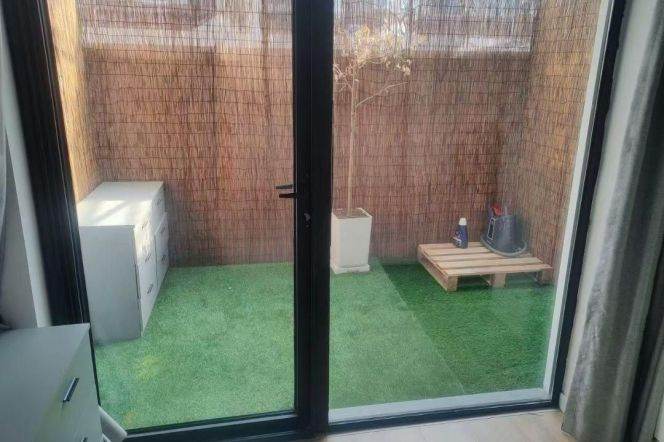 Cozy  1 br with yard in ChangNing ,easy to L2 /11 JiangSu rd st.