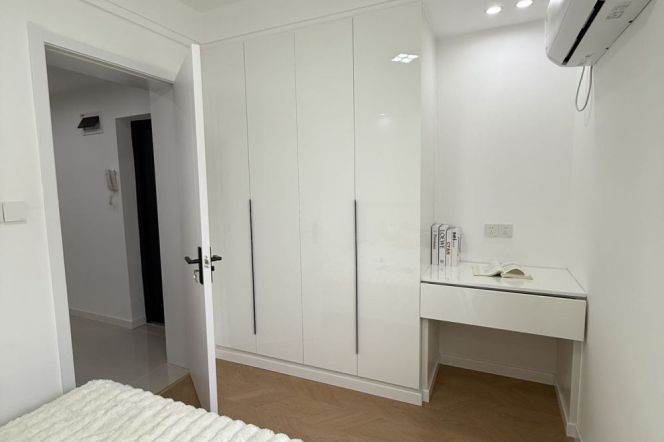 Modern one bedroom apt with central AC@ Line 10 Songyuan Rd