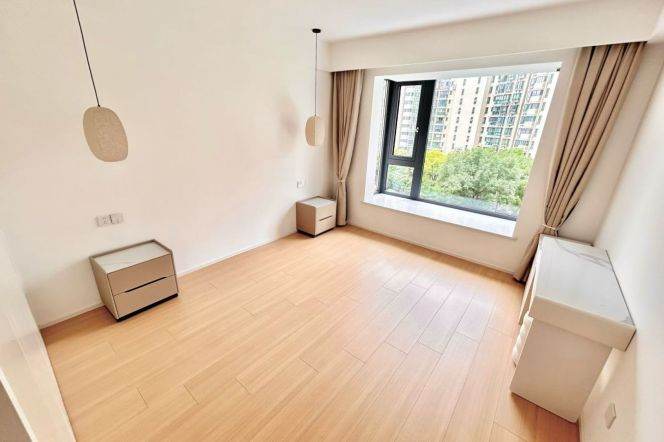 changshou rd elevator 2BR/big living room@L7/13