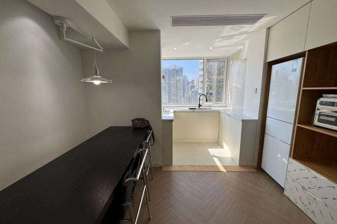 High-rise Spacious 2br Apt close to Changping Road