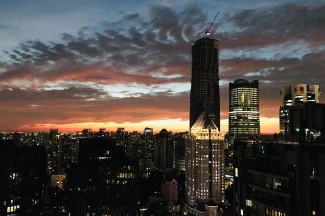 Xujiahui 180 sqm 3 br penthouse &roof terrace/nice compound &gym+Pool