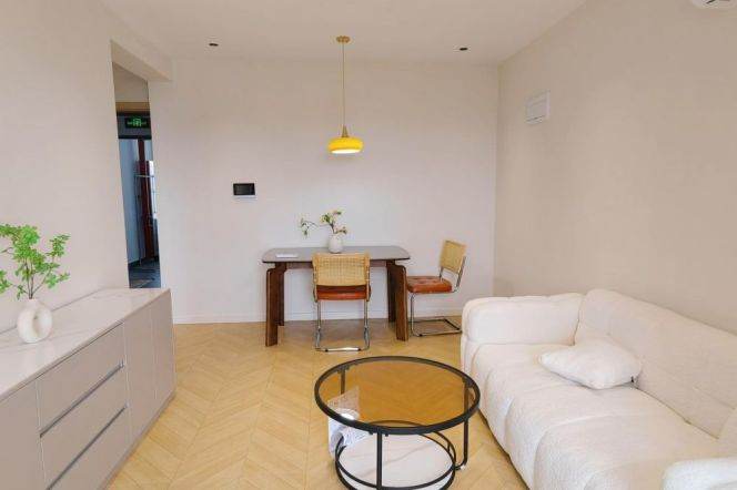 Bright 1 br with open view next NYU ,easy to L 8 LingZhaoXinCun St.