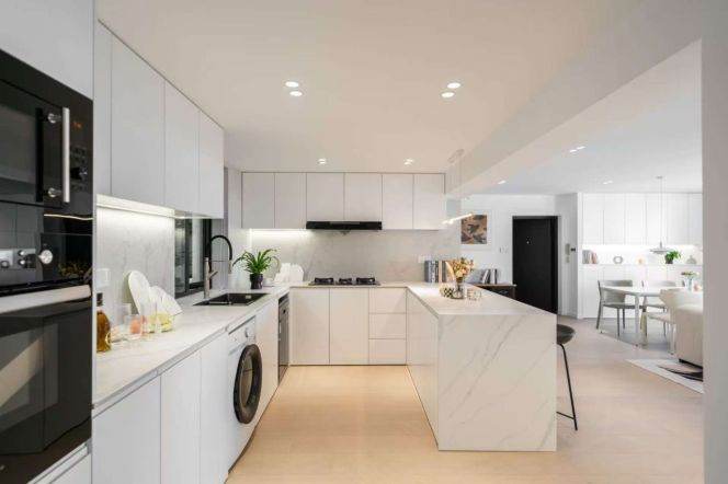 Spacious 4Br w. Balcony&Wall heating 