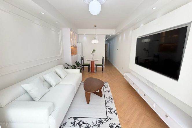 Spacious Modern 1Br/2Lr/1Bt+Lovely Yard@L3/4/11/14 Caoyang Rd Station