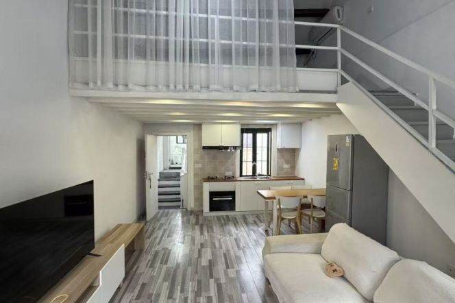 3bedrooms+spacious living room+ 2bathroom lane apt @line 1,10,12  iapm